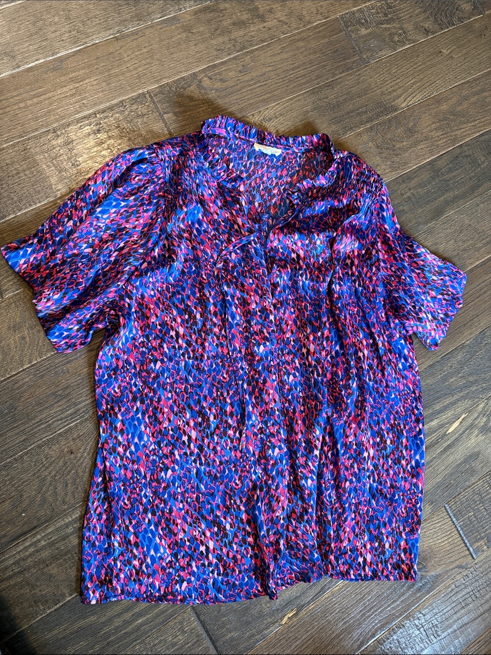 eesome V-Neck Short Sleeve Blouse in Purple and Pink Abstract Print